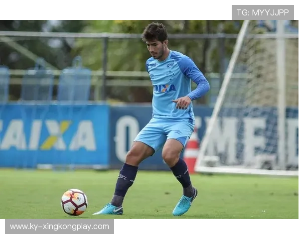 巴黎圣日耳曼前场协同训练中卢卡斯表现惊艳