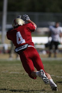 星空体育下载-球队是否通过边路连续推进撕裂密集防守线路