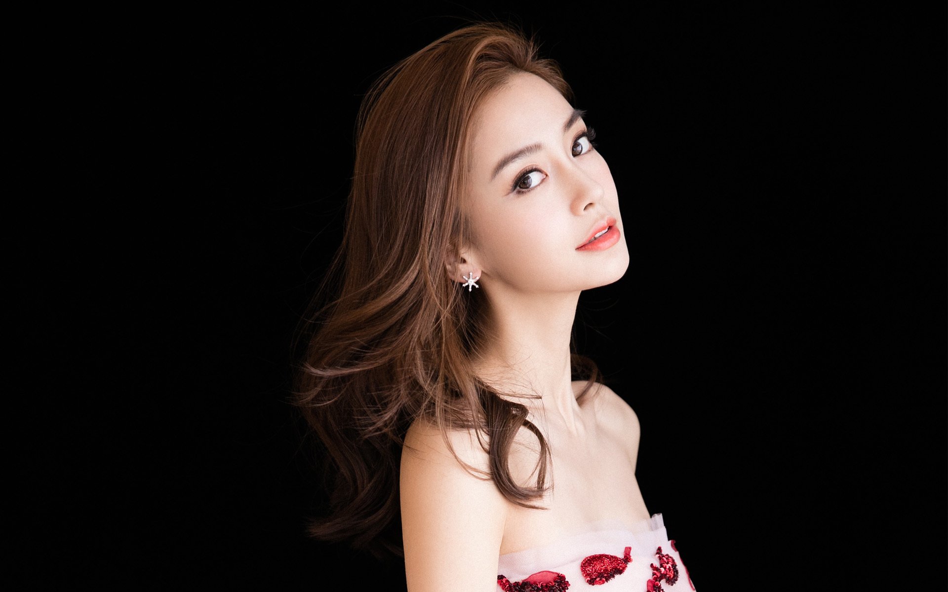 哈伦全力以赴赢得掌声不断